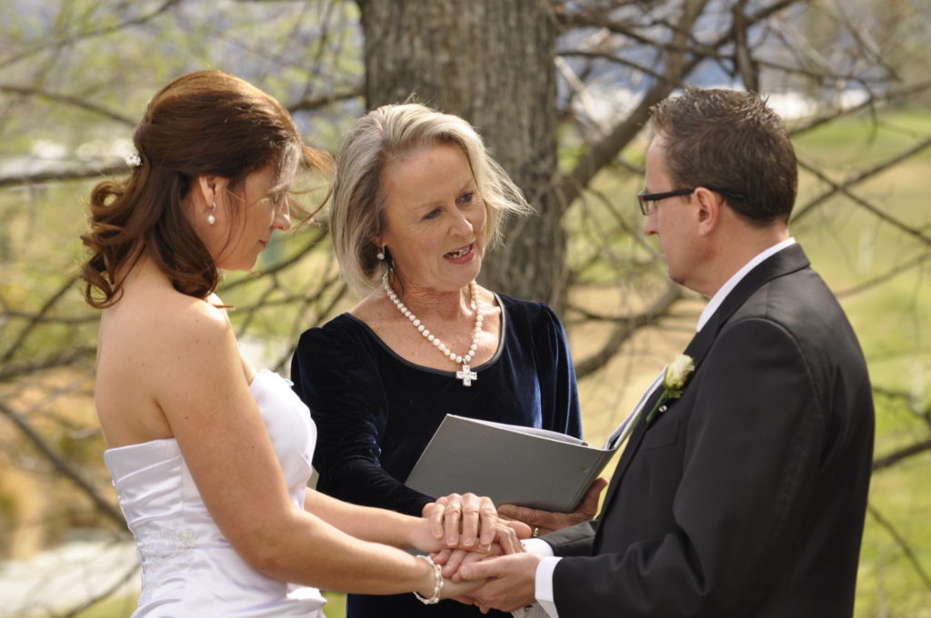 Tracey Maclaren Celebrant Ceremony Milbrook